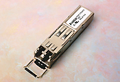 HFBR-57E0APZ, 125/155 МБод приемопередатчик с малым форм-фактором для многомодового оптоволокна сетей ATM, SONET OC-3 и Fast Ethernet, с функцией отключения передачи, с фиксирующей скобой